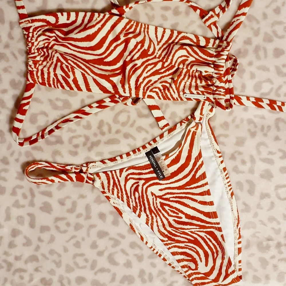 Nwt* Kendall Kylie bikini
